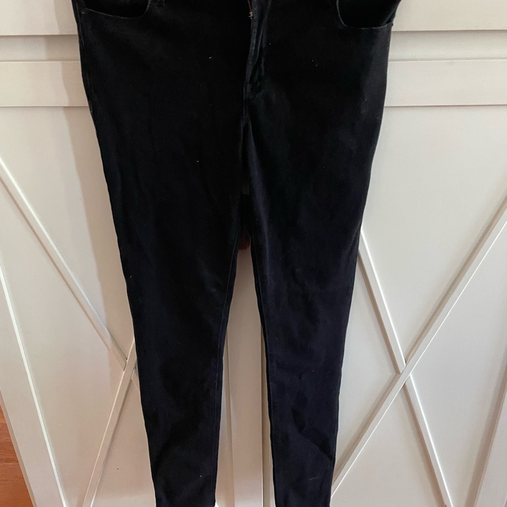 Black Skinny Jeans with Sleek Fit